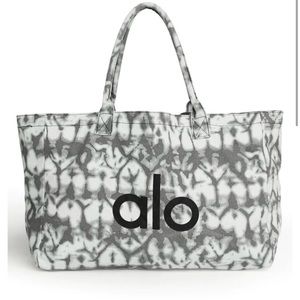 Alo yoga tie dye shopper tote bag